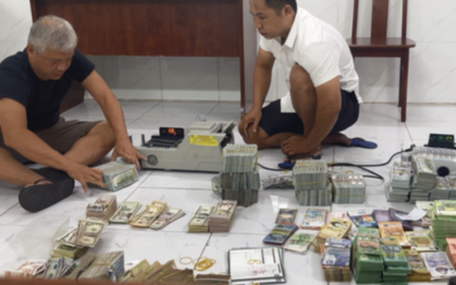 Vợ chồng chủ tiệm vàng lớn ở TPHCM "bí mật" chuyển tiền qua Campuchia