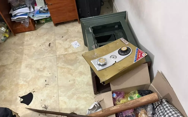 Cô gái bị thao túng cạy két sắt gia đình trốn vào nhà nghỉ ở Quảng Ninh