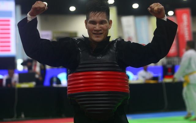 Võ sĩ Việt Nam đánh một trận đẳng cấp thế giới, nằm sàn vẫn dẫn đối thủ Malaysia 37-0