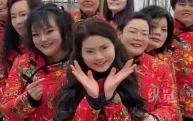 Cặp vợ chồng trong 20 năm sinh 9 người con đều chỉ đặt chung 1 cái tên chỉ để mong cầu điều này