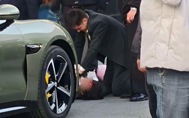 Xe điện Xiaomi SU7 Max vừa giao đã gây tai nạn: Đạp nhầm chân ga hay lỗi khác?