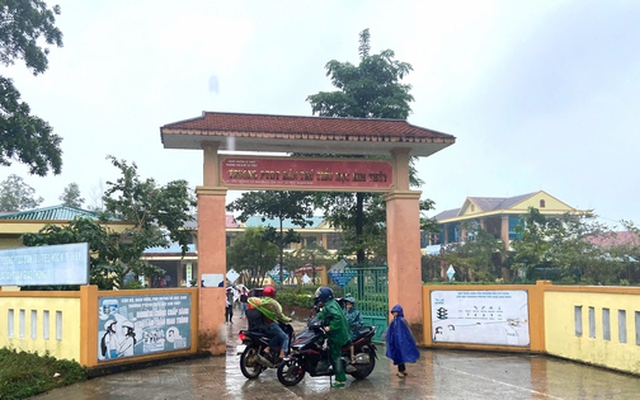 Trường phó hiệu trưởng Đỗ Thị Hồng Huế làm việc bị phạt gần 200 triệu đồng nhưng không có tiền nộp