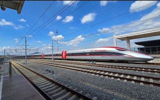 Indonesia chật vật với dự án đường sắt tốc độ cao: Lỗ 260 triệu USD/năm vì không đủ hành khách