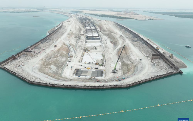 Chưa từng có trên thế giới: Trung Quốc dựng hàng cọc thép khổng lồ thành tấm khiên ngăn nước quây đáy biển, đào hầm nối 2 đảo, kỹ sư ngoại kinh ngạc thán phục