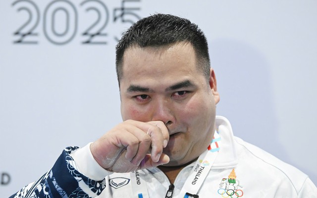 Lực sĩ Thái Lan òa khóc, được trọng tài Thái Lan "giúp sức" vẫn thua ngược cay đắng Việt Nam