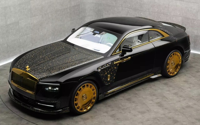 Dát vàng toàn thân nhưng chi tiết này mới là thứ gây sốc