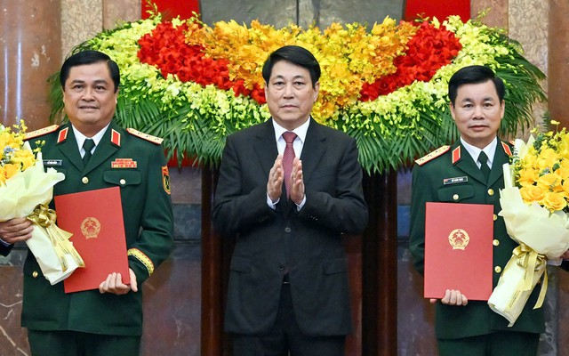 Chủ tịch nước trao quyết định thăng quân hàm Thượng tướng với 2 sĩ quan Quân đội