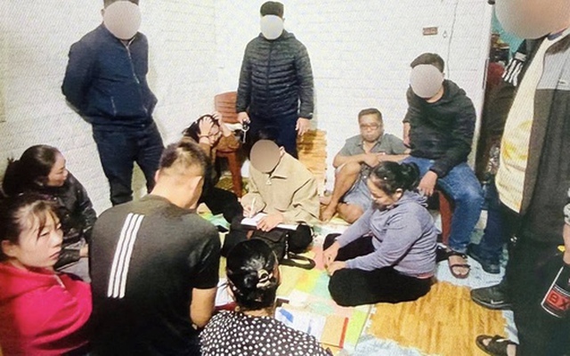 7 người phụ nữ làm chuyện khó coi trong một ngôi nhà ở Quảng Trị