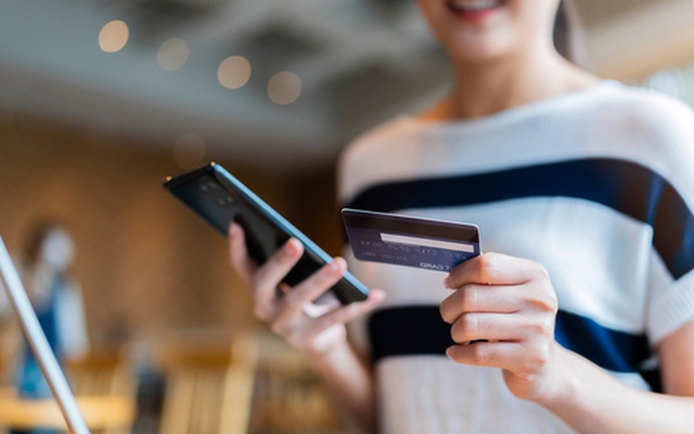 Các ngân hàng đang thu phí quản lý tài khoản bao nhiêu?