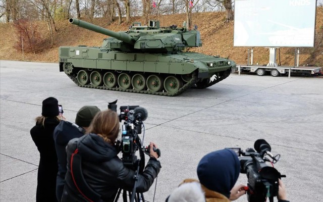 Leopard 2A8 bị 'giải phẫu'