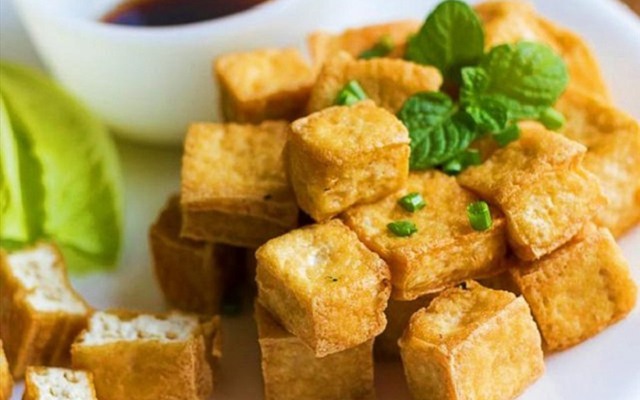 Cách rán đậu ngon, không nát dù không có chảo chống dính