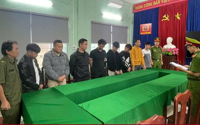 Thi hành lệnh bắt tạm giam Văn Anh Tài và 9 người khác