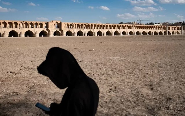 Thủ đô Tehran chìm trong khủng hoảng nước