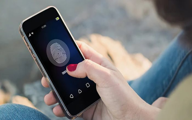 Tại sao không nên sử dụng vân tay, khuôn mặt mở điện thoại?