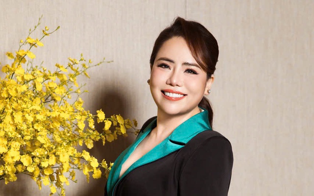 Người đẹp đăng quang hoa hậu ở tuổi 40: Là nữ doanh nhân thành đạt, mẹ 4 con, cuộc đời chìm nổi