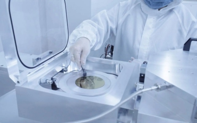 Trung Quốc vượt mặt Elon Musk: Người đàn ông bại liệt điều khiển robot và đi làm lại bằng ý nghĩ