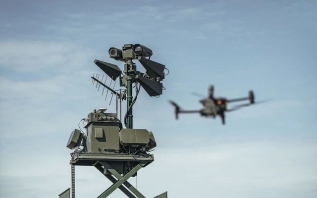 Pháo đài vô tuyến điện tử chống máy bay không người lái