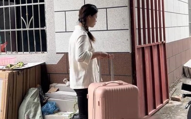 Mất việc ở tuổi 24, cô gái trở về quê nhưng lại sớm xách vali rời nhà vì một sự thật đau lòng