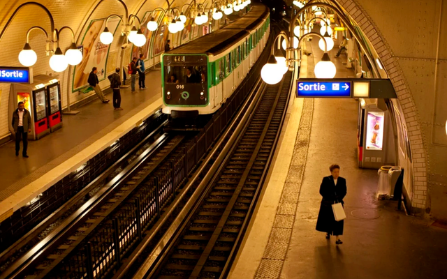 Bí ẩn về sự ra đời hệ thống tàu điện ngầm của Paris