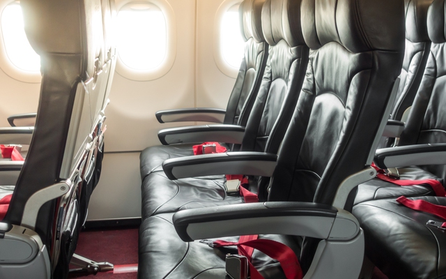 Ai còn để điện thoại, giấy tờ tùy thân ở ghế máy bay thì phải dừng lại ngay!