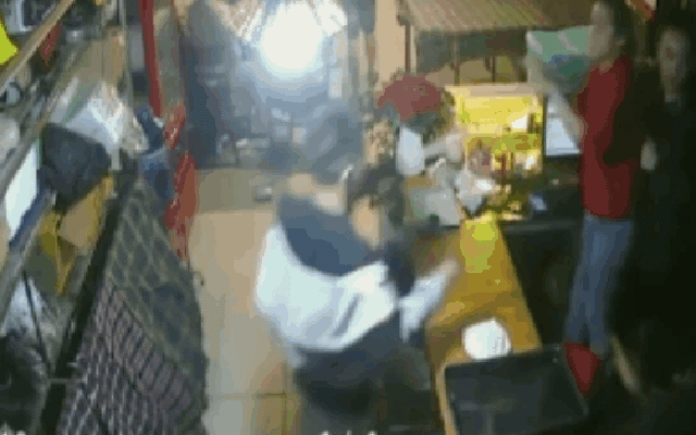 Khởi tố 2 anh em vào quán nhậu truy sát khiến 4 người thương vong