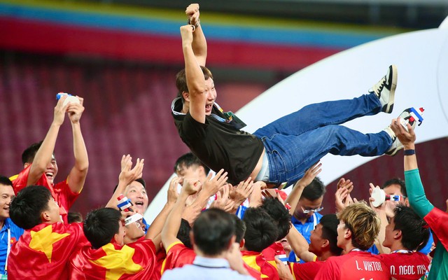 HLV Kim Sang-sik sắp hết hợp đồng với bóng đá Việt Nam: Điều khoản đặc biệt được kích hoạt