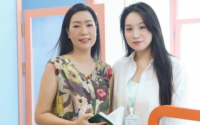 Nữ NSND 54 tuổi là Phó chủ tịch tại TP.HCM: Để thả 7 năm mới sinh được con thứ hai