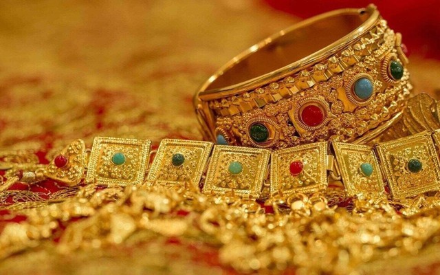 Liên tục xô đổ đỉnh lịch sử, giá vàng tăng mạnh nhất trong gần 5 thập niên