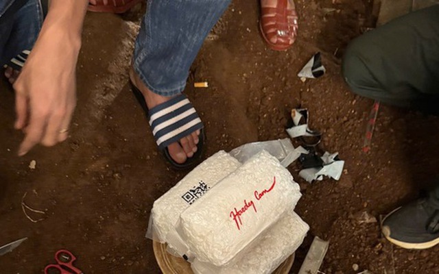 Máy xúc xới tung mặt đất, hé lộ kho chất cấm trong chuyên án ma túy lớn tại Đắk Lắk