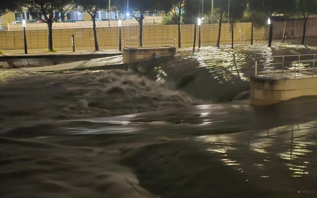 Pháp báo động đỏ do lũ lụt nghiêm trọng nhất 3 thập kỷ ở miền Nam