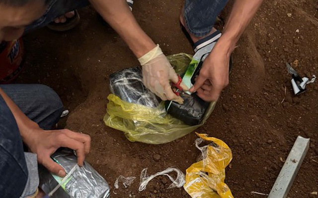 CLIP: Công an đột kích triệt phá đường dây mua bán ma túy xuyên quốc gia