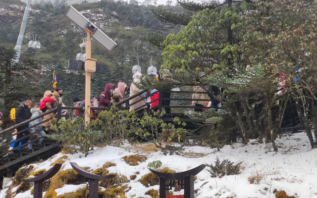 Khách Việt kể chuyện đi ngắm tuyết trên núi cao hơn 4000m ở Trung Quốc, nhận xét: "Không ngờ đến mức này!"