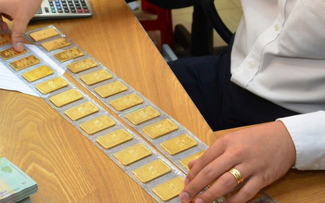 Giá vàng hôm nay 25-12: Sụt giảm khi nhà đầu tư chốt lời dịp Giáng sinh