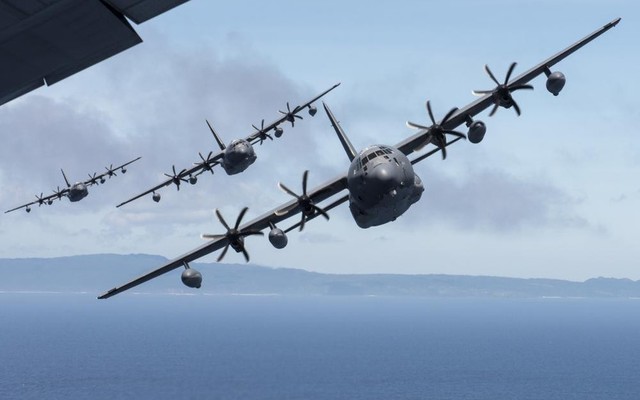 Phi cơ đặc biệt CV-22B và MC-130J Commando II áp sát Venezuela