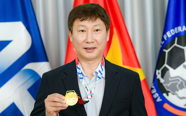 Huy chương Vàng độc bản nặng 33 chỉ của HLV Kim Sang Sik