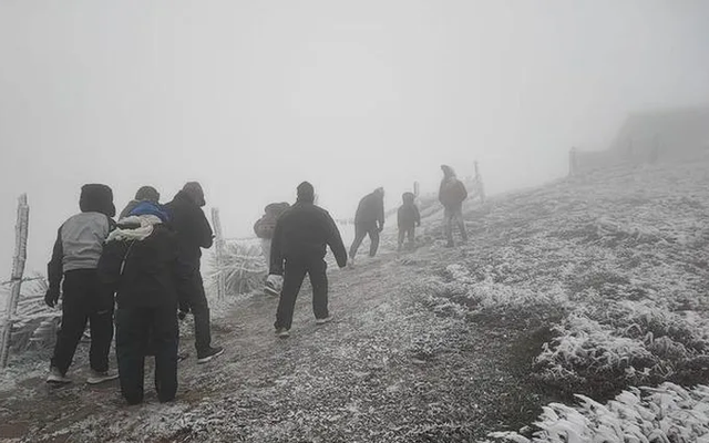 Ngoài Fansipan, đây là nơi lạnh không kém ở miền Bắc hôm nay: Cũng là núi, nhiều năm có băng giá, tuyết