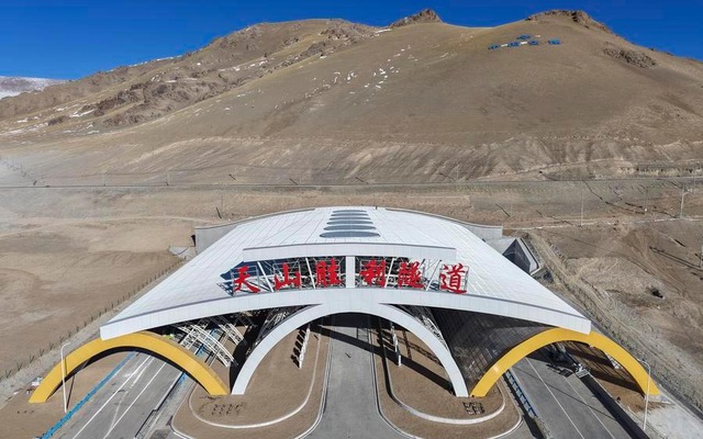 Khoan xuyên núi hơn 22 km, Trung Quốc sắp thông xe đường hầm cao tốc dài nhất thế giới