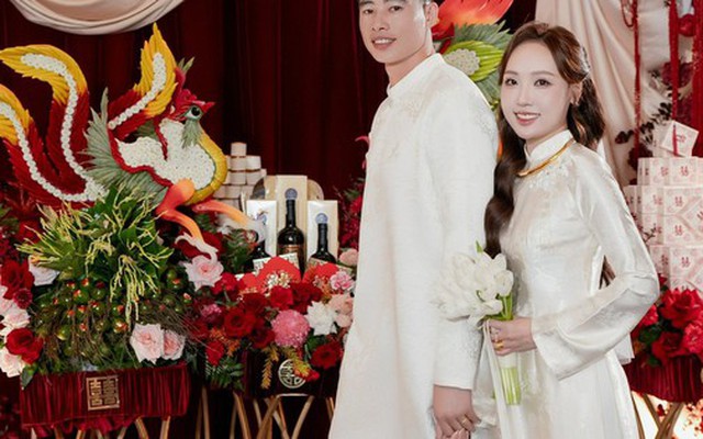 Visual sáng bừng của nữ thạc sĩ cưới thủ môn U23 Việt Nam