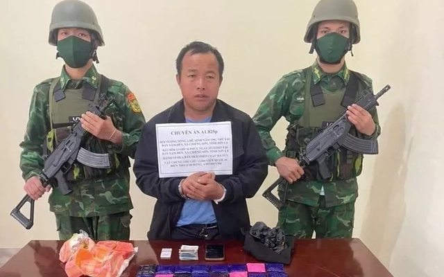 Bắt quả tang đối tượng đang vận chuyển 12.000 viên ma túy tổng hợp