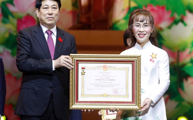 Nữ tỷ phú USD đầu tiên của Việt Nam vừa được Chủ tịch nước trao tặng phần thưởng cao quý