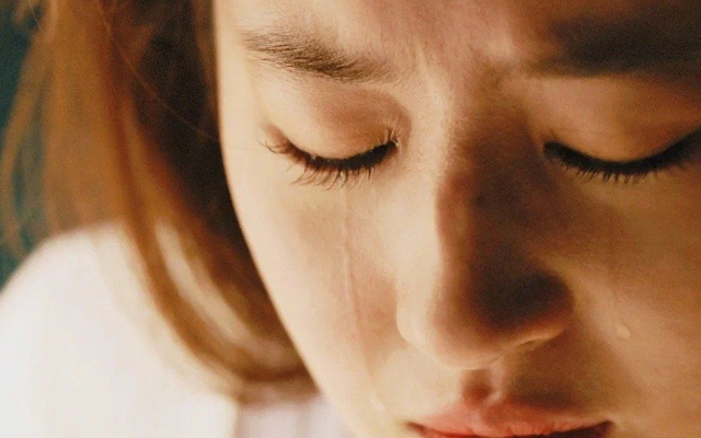 Sự thật phũ phàng sau câu nói "Ở nhà anh nuôi": Bát cơm người khác xới, ngon thì có ngon nhưng nuốt liệu có trôi?