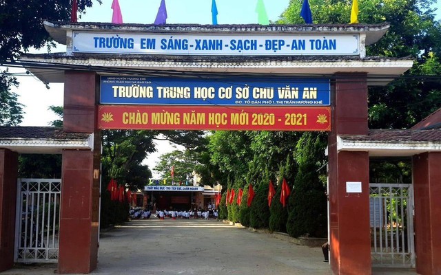 Nữ sinh lớp 8 tố bị thầy giáo sàm sỡ, phụ huynh lấy gạch đập vào đầu thầy: Hé lộ nội dung tường trình