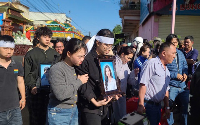 CLIP: Xúc động dòng người tiễn đưa 4 nạn nhân trong vụ cháy nhà