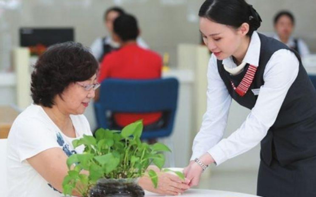 Tin bạn thân là PGĐ Ngân hàng, người phụ nữ gửi tiết kiệm 60 tỷ đồng, 3 năm sau thì mất trắng: "Tôi chưa từng kí giấy tờ nào"