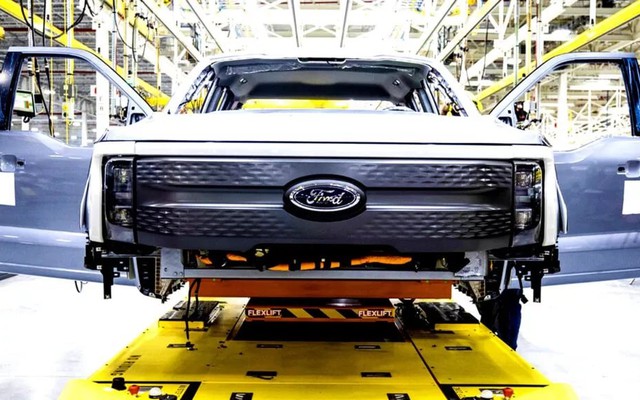 Sốc: Hãng xe lớn nhất nước Mỹ thừa nhận đi sau Trung Quốc 10 năm, buộc phải hợp tác nếu không muốn khoảng cách ngày càng lớn.