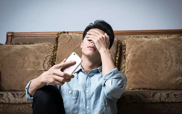 Xin nghỉ ốm vì đau chân, nhân viên bị vẫn sa thải vì đi bộ gần 17.000 bước/ngày, tòa tuyên bố: “Công ty phải bồi thường 440 triệu đồng”