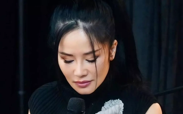 Diva Hồng Nhung: ‘Hoãn show kiểu này chắc trên đời mới có một’