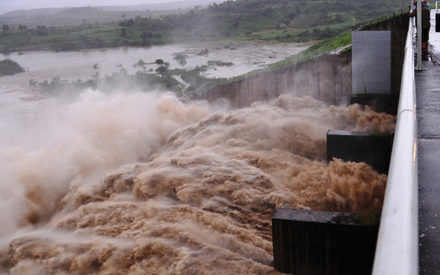 Nhiều điều cần xem xét trong vụ thủy điện xả lũ gây ngập lụt