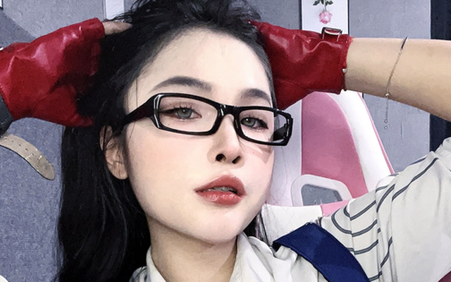 Nữ MC sở hữu "nụ hôn bạc tỷ" bất hoá hoá soái ca khiến làng game ngỡ ngàng