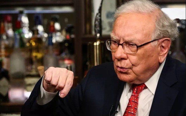 Tại sao Warren Buffett ngừng tặng 10.000 USD tiền mặt làm quà giáng sinh cho gia đình?
